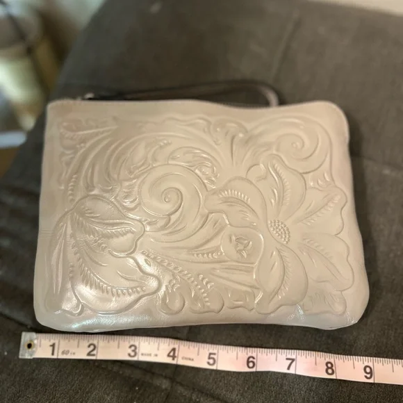 Patricia Nash Wristlet-*defects* - Picture 3 of 10